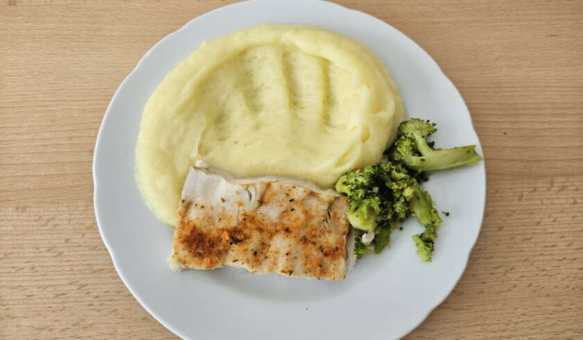 Aljašská treska na másle, kaše, dušená brokolice 