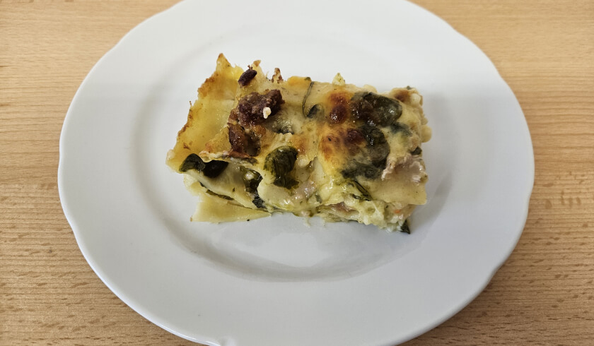 Lasagne s vepřovým masem, špenátem, smetanou 