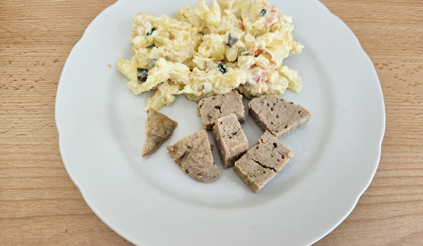 Sekaná s bramborovým salátem