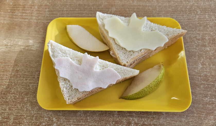 Halloweenské toasty se šunkou a sýrem